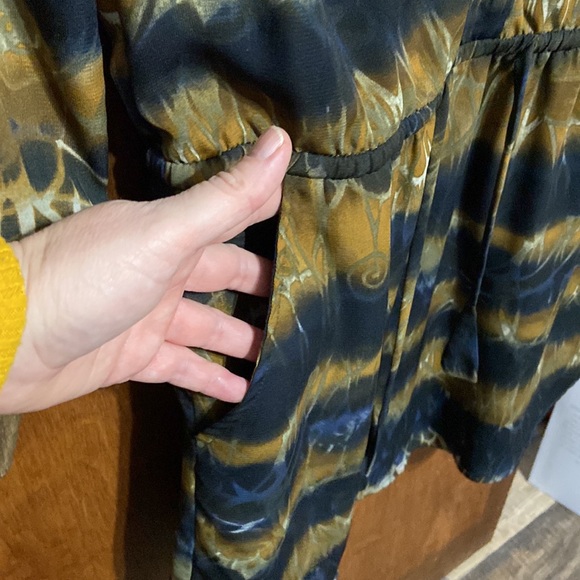 Size small top can be worn a with leggings for cute match up - Picture 2 of 3